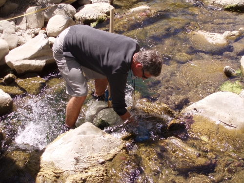 Chris Stephens scrubbing rocks during bioassessment monitoring along the Ventura River (Sep. 2006)