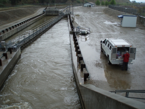 Tommy Liddell checking the sampler at the Calleguas Creek Mass Emission Monitoring Site (Jan. 2006)